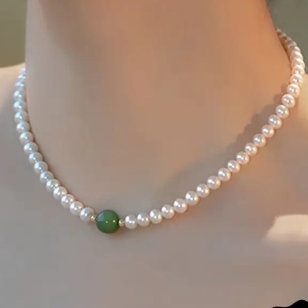 Elegant French-Style Luxury Freshwater Pearl Necklace with Green Chalcedony